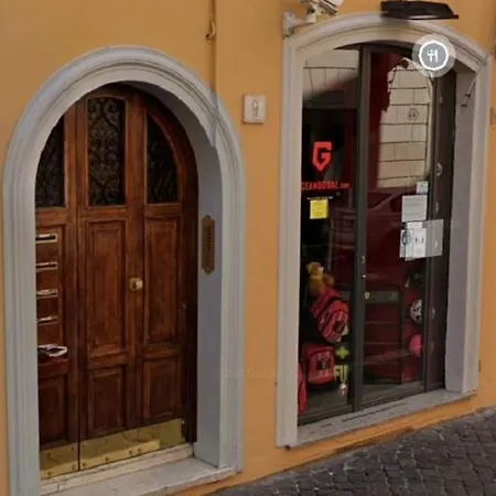 Tya Molica Apartment Rom